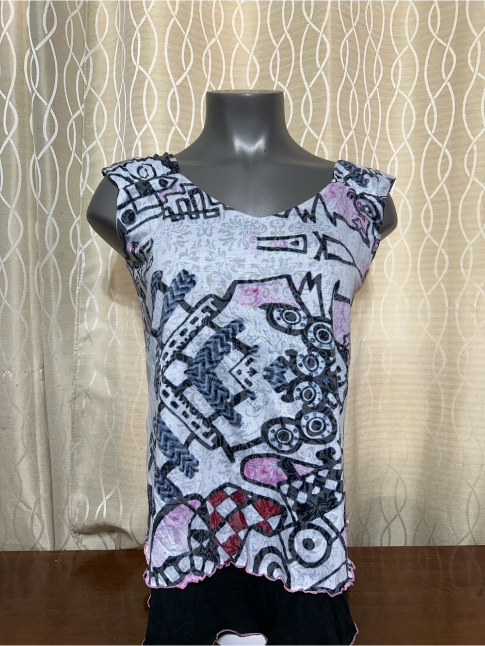 Pasha Abstract Graphic Sleeveless Women’s Top in White, Black & Pink